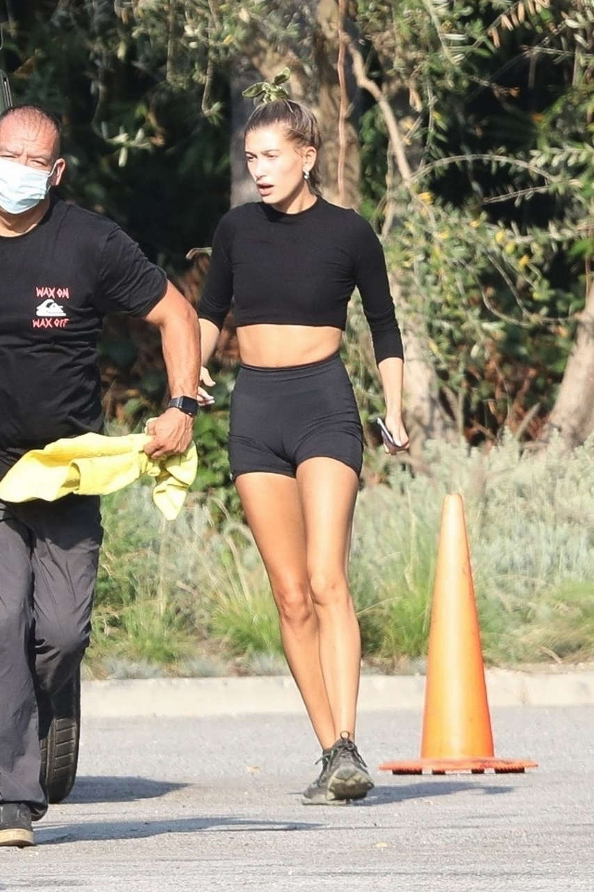 Hailey Bieber Out Early Morning Workout Session Beverly Hills
