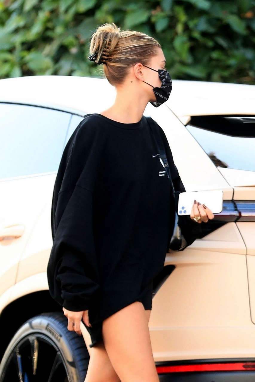 Hailey Bieber Out Llunch Il Pastaio Beverly Hills