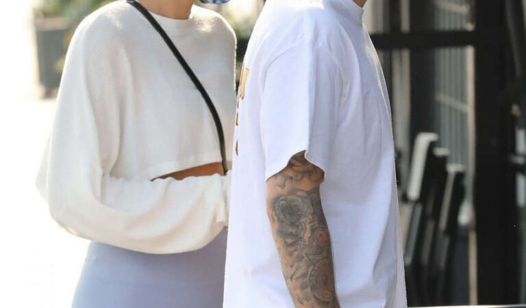 Hailey Justin Bieber Waiting Line Breakfast Joint West Hollywood (13 photos)