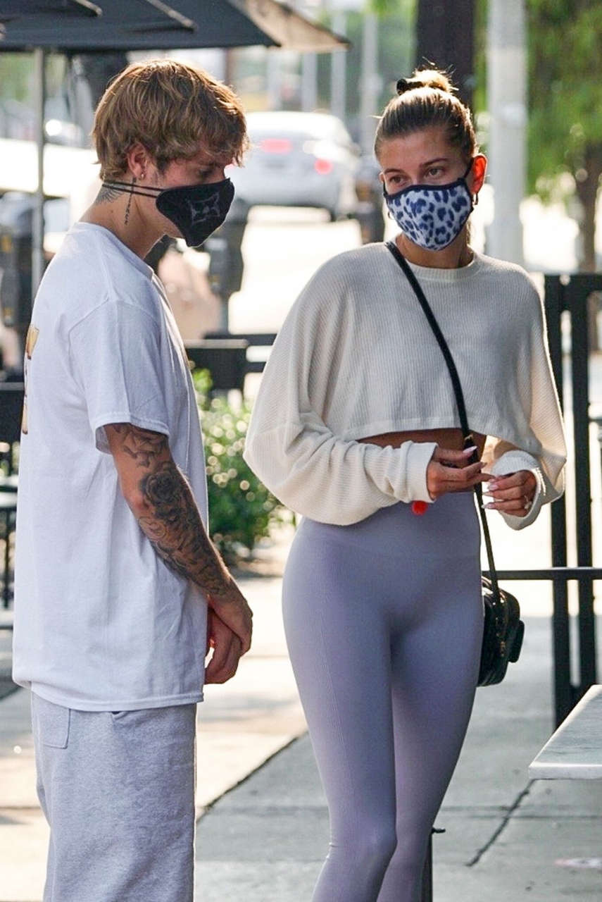 Hailey Justin Bieber Waiting Line Breakfast Joint West Hollywood