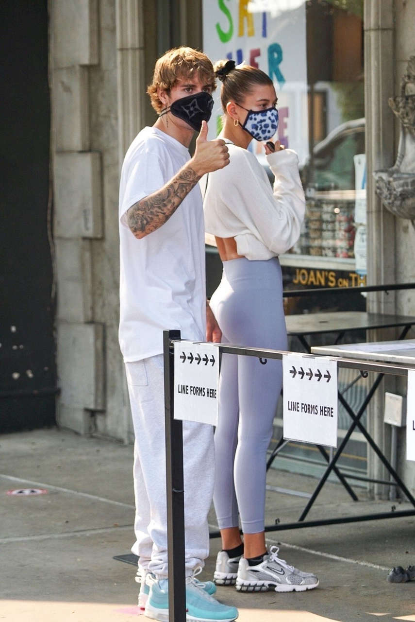 Hailey Justin Bieber Waiting Line Breakfast Joint West Hollywood
