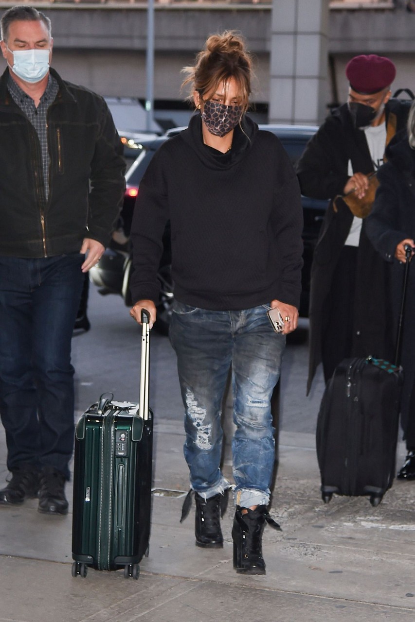 Halle Berry Arrives Jfk Airport New York