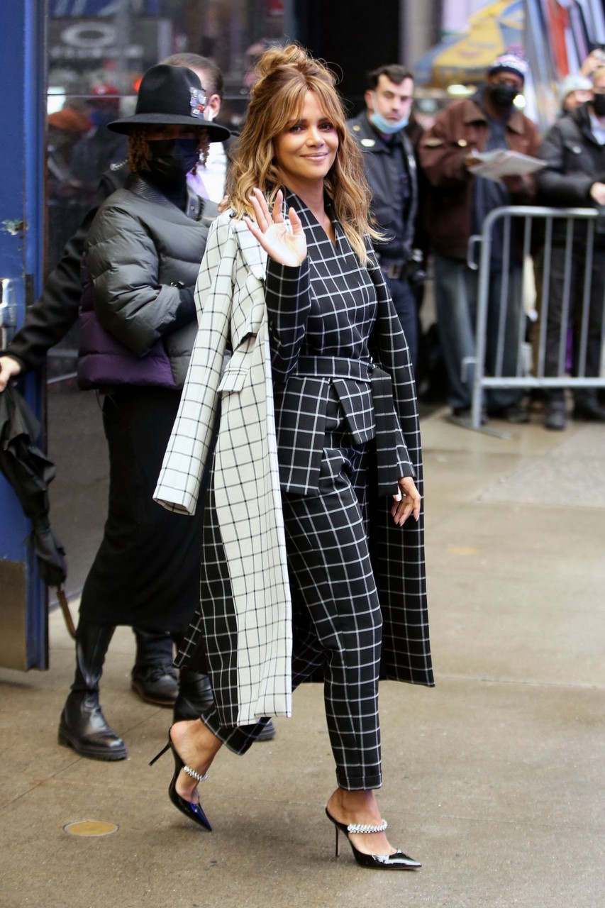Halle Berry Leaves Gma Morning Show New York
