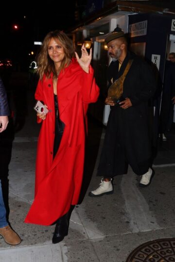 Halle Berry Out For Dinner Scalinatella Restaurant New York
