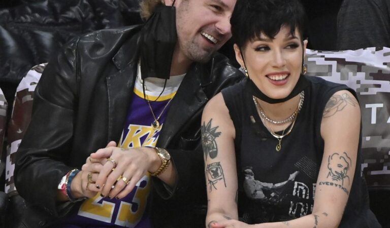 Halsey Alev Aydin Lakers Game Staples Center Los Angeles (10 photos)
