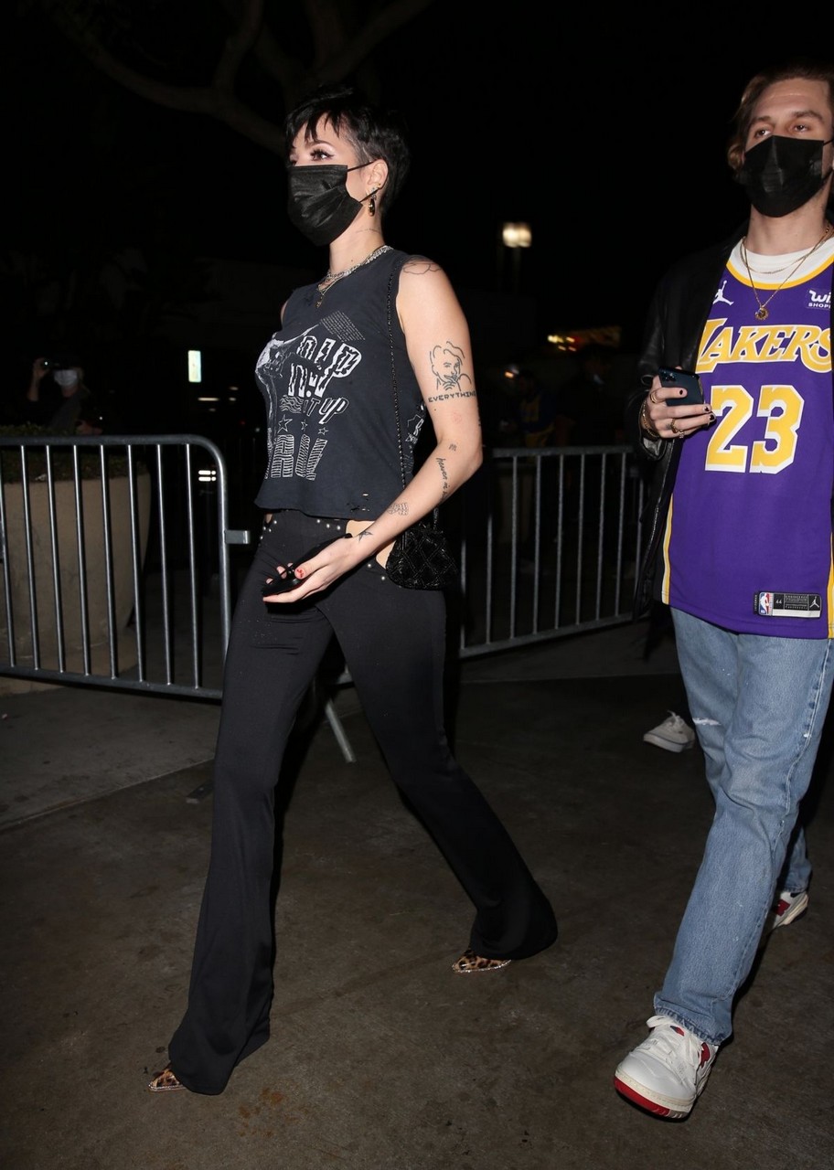 Halsey Arrives La Lakers Game Staples Center Los Angeles