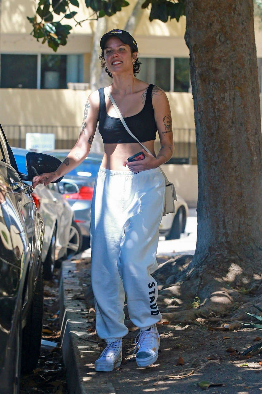 Halsey Out Shoppingin Los Angeles
