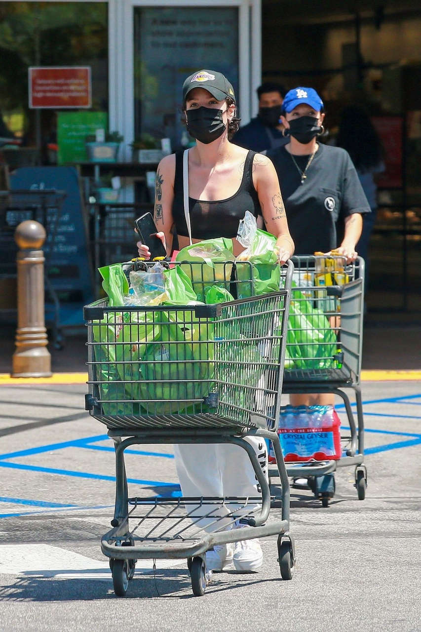 Halsey Out Shoppingin Los Angeles