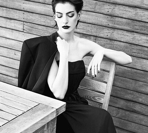 Hathawaydaily Anne Hathaway In The November (3 photos)