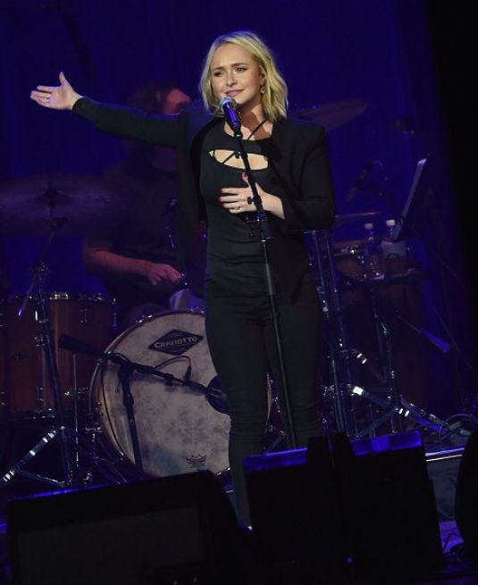 Hayden Panettiere Nshville For Africa Show Ryman Auditorium I Los Angeles