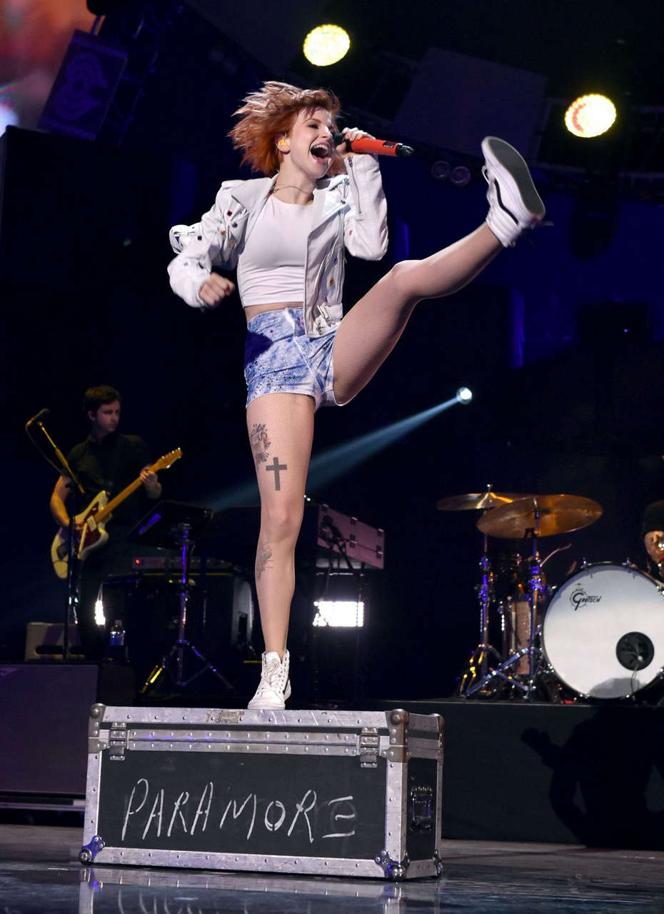 Hayley Williams Performs Iheartradio Music Festival Las Vegas