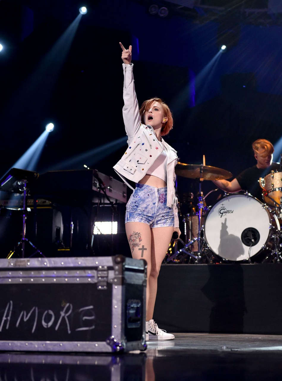 Hayley Williams Performs Iheartradio Music Festival Las Vegas