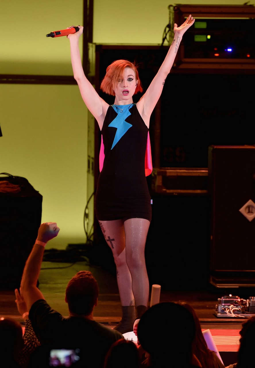 Hayley Williams Performs We Can Survive 2014 Los Angeles