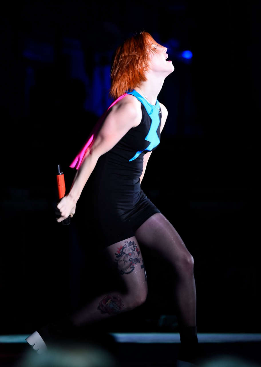 Hayley Williams Performs We Can Survive 2014 Los Angeles