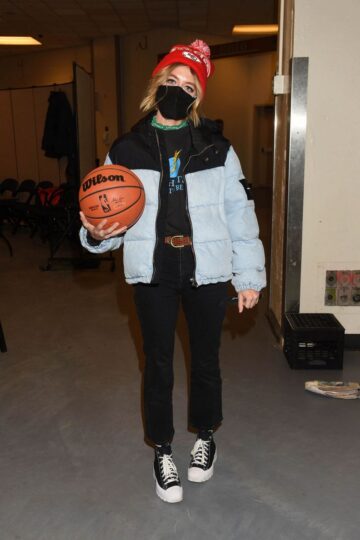 Heidi Gardner San Antonio Spurs Vs New York Knicks Game Madison Square Garden