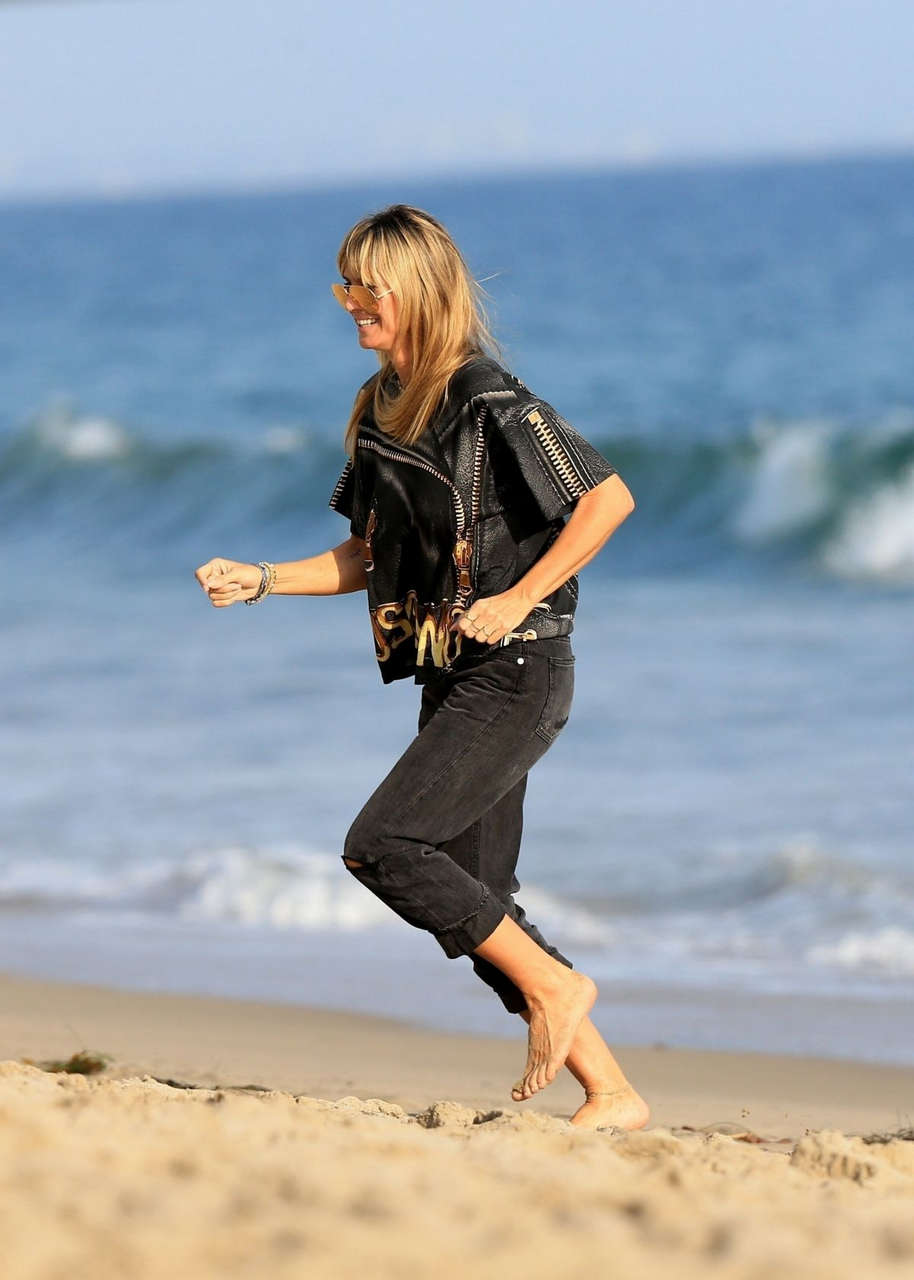 Heidi Klum Out Beach Malibu