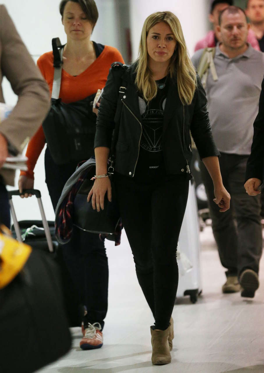 Hilary Duff Arrives Airport Sydney