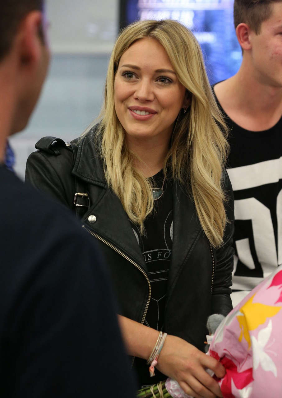 Hilary Duff Arrives Airport Sydney