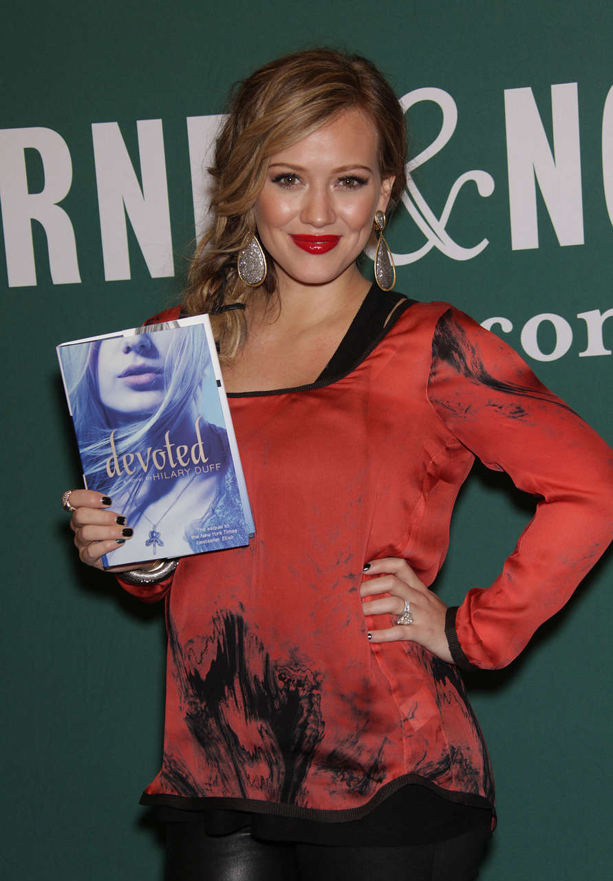 Hilary Duff Barnes Noble