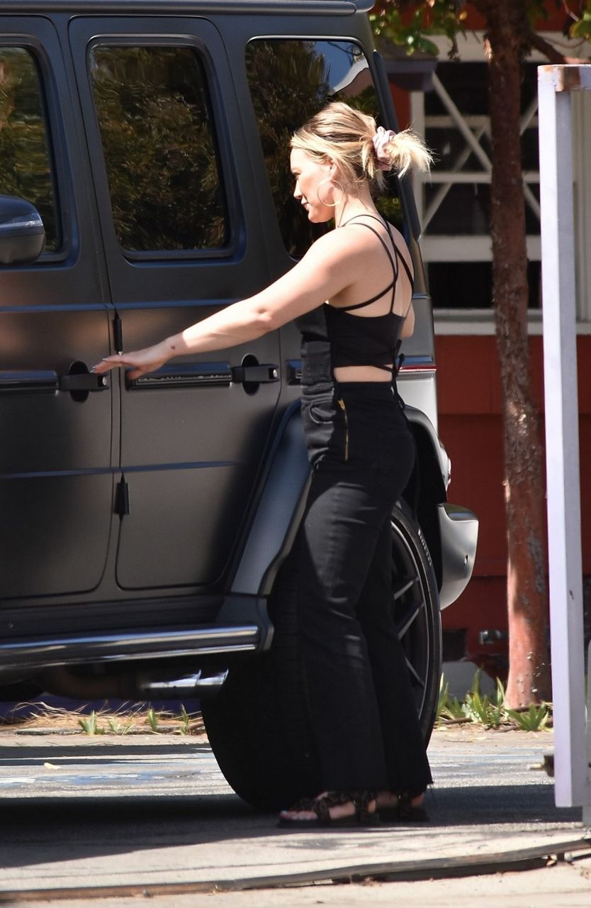 Hilary Duff Out And About Los Angeles