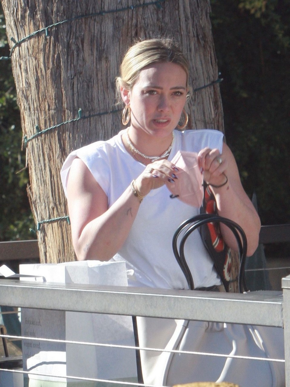 Hilary Duff Out For Coffee Bel Air