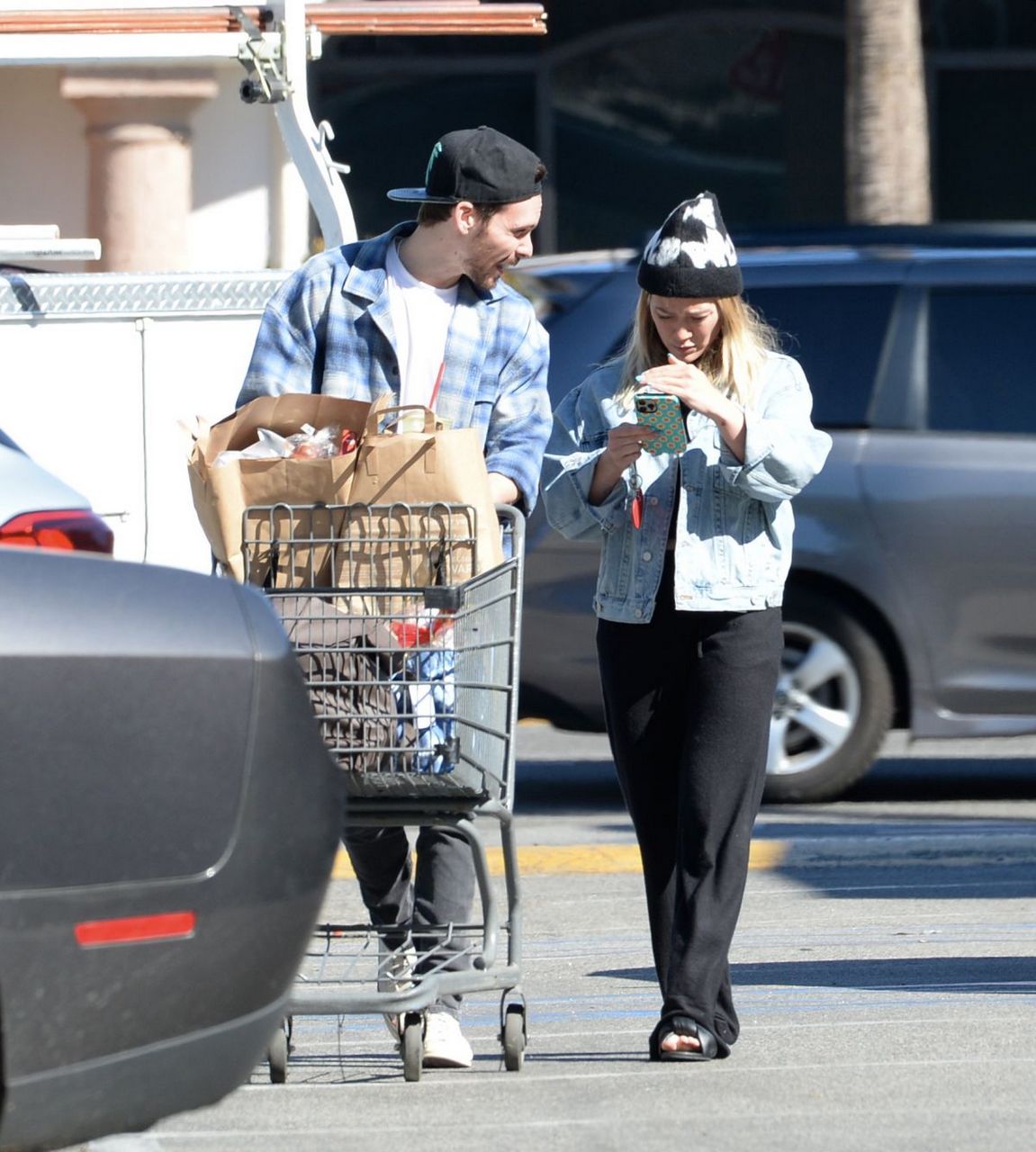 Hilary Duff Out For Grocery Shopping Los Angeles