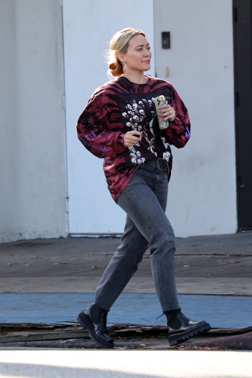 Hilary Duff Out Shopping Yes Embroidery Studio City