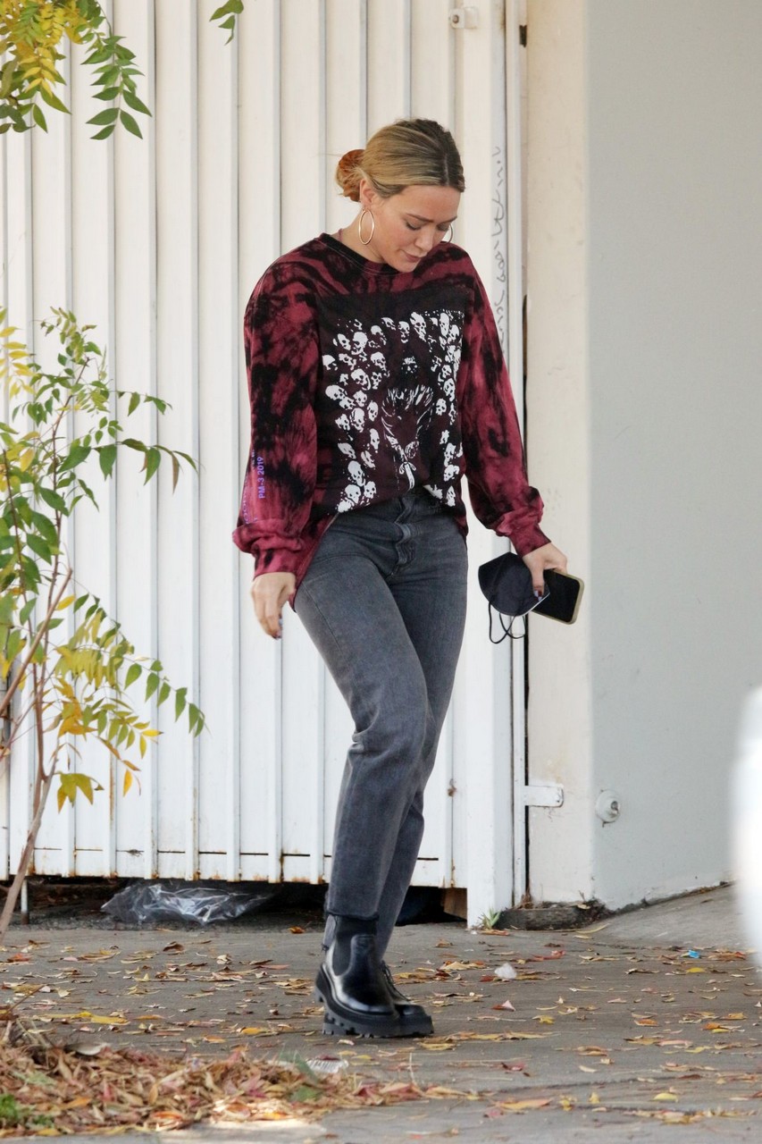 Hilary Duff Out Shopping Yes Embroidery Studio City