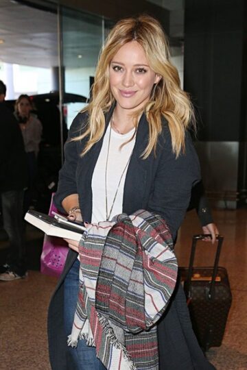 Hilary Duff Sydney Airport