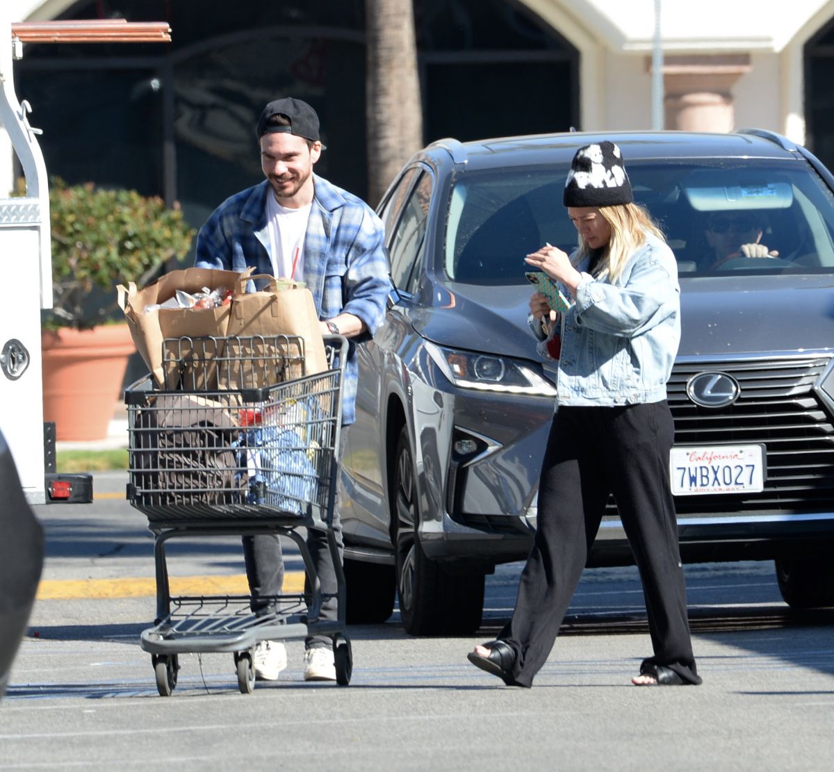 Hilary Duuf And Matthew Koma Shopping Gelson S Los Angeles