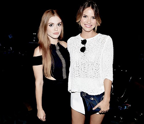 Holland Roden And Shelley Hennig Backstage (2 photos)