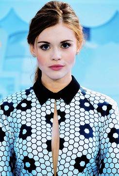 Holland Roden At The 2015 Mtv Movie Awards On