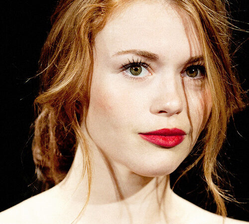Holland Roden Poses Backstage At The Lela Rose (1 photo)
