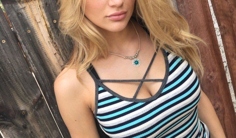 Hunter King Clevage (6 photos)