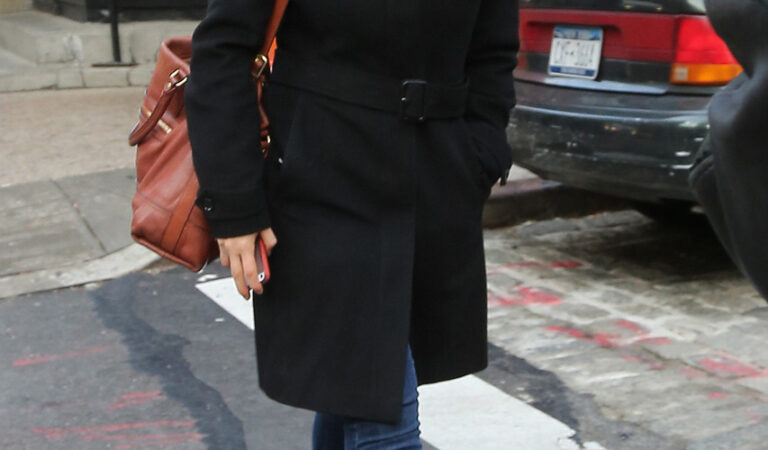 Ikonicgif America Ferrera Out In Manhattan (1 photo)