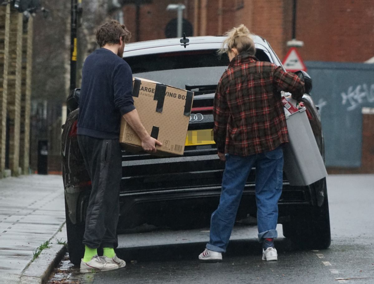 Imogen Poots And James Norton Load Up There Car London