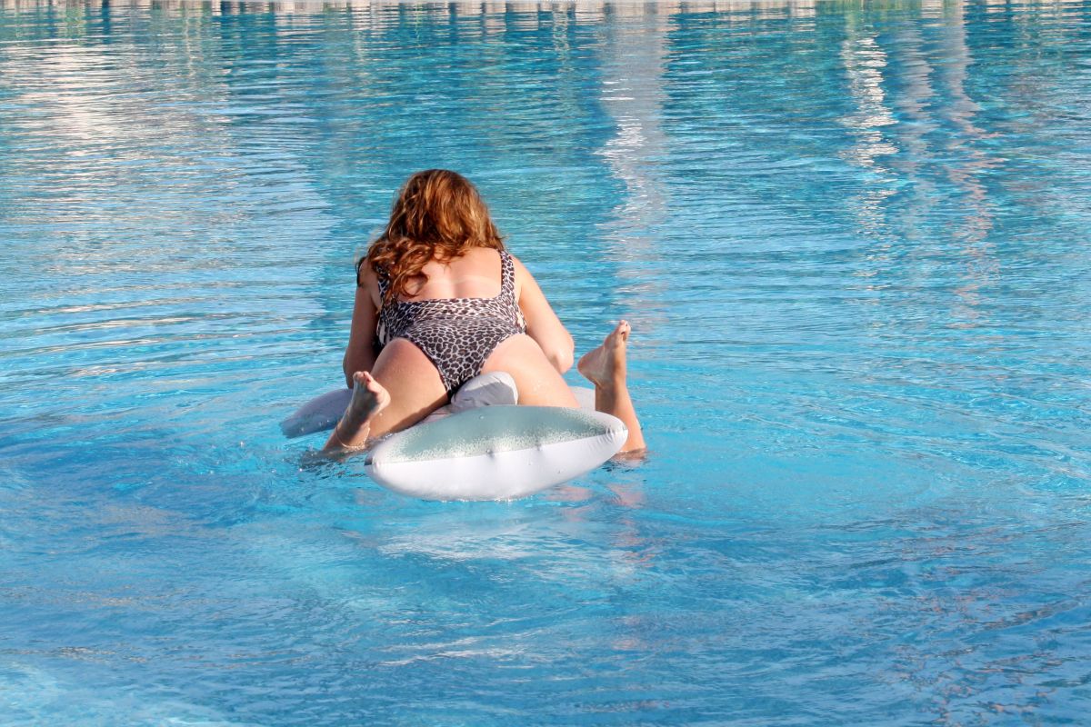 Imogen Thomas Bikini Pool Sicily