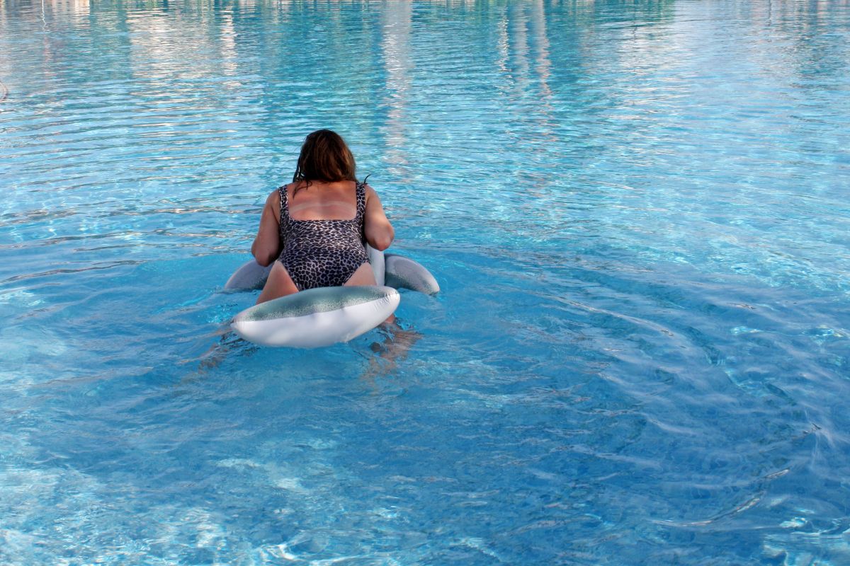 Imogen Thomas Bikini Pool Sicily