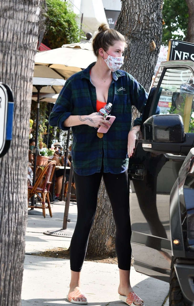 Ireland Baldwin Out For Lunch Studio City