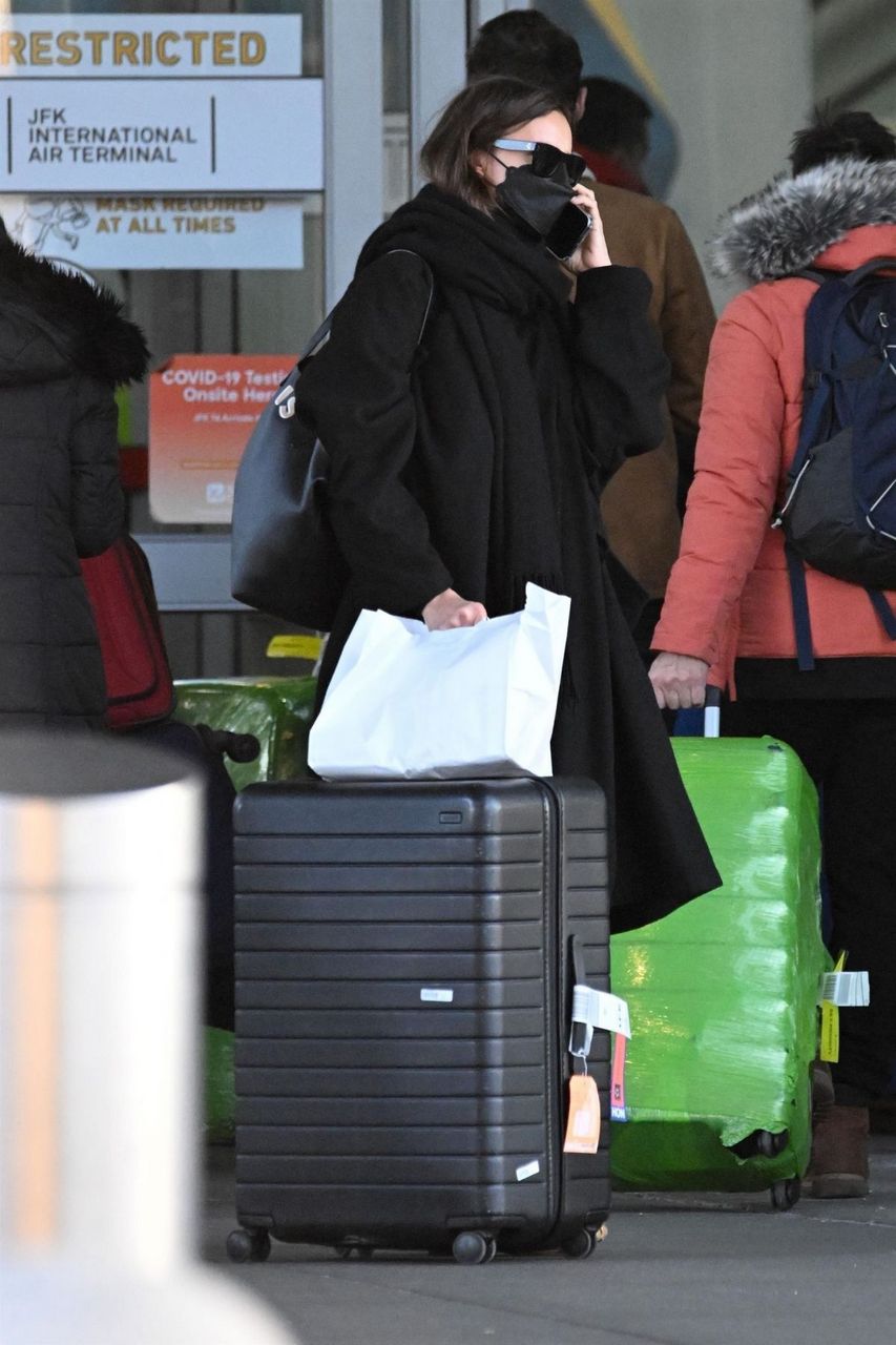 Irina Shayk Arrives Jfk Airport New York