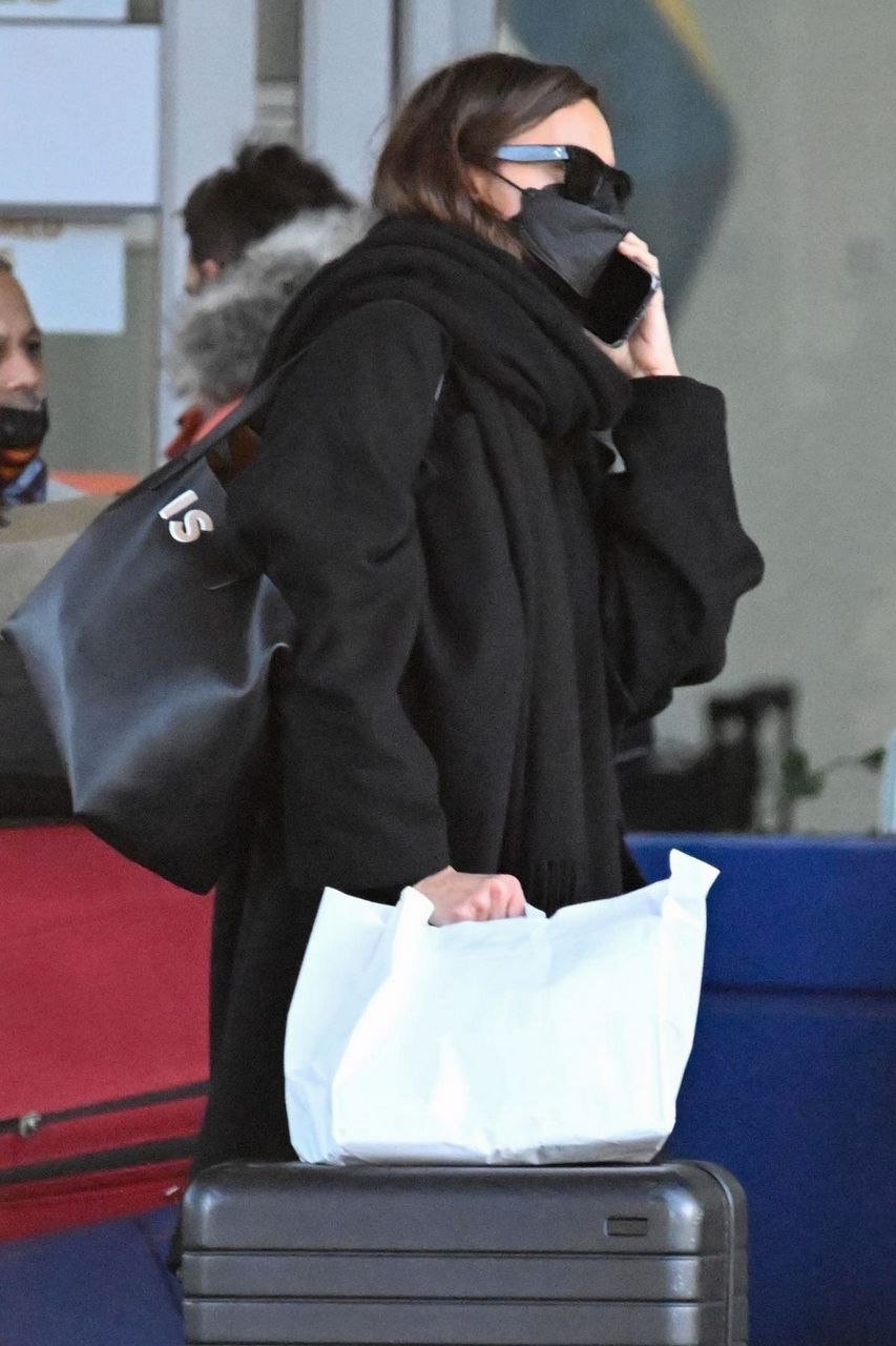 Irina Shayk Arrives Jfk Airport New York