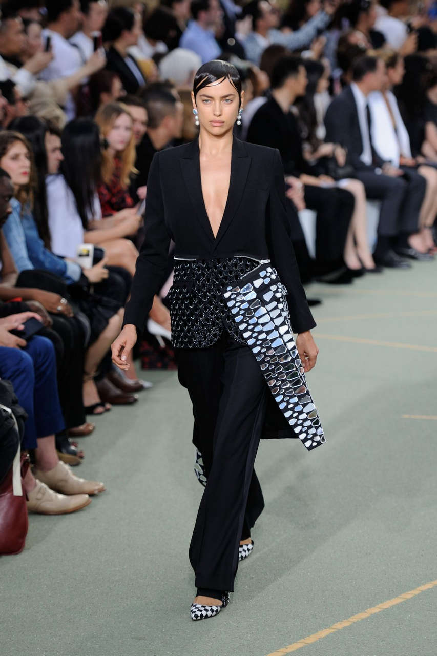 Irina Shayk Gvenchy Fashion Show Paris