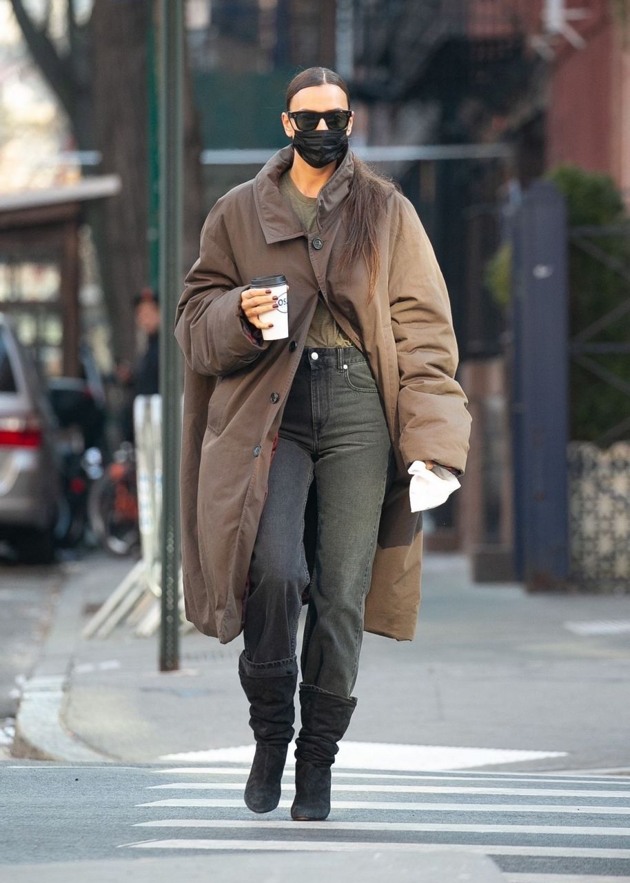 Irina Shayk Out For Coffee And Breakfast New York