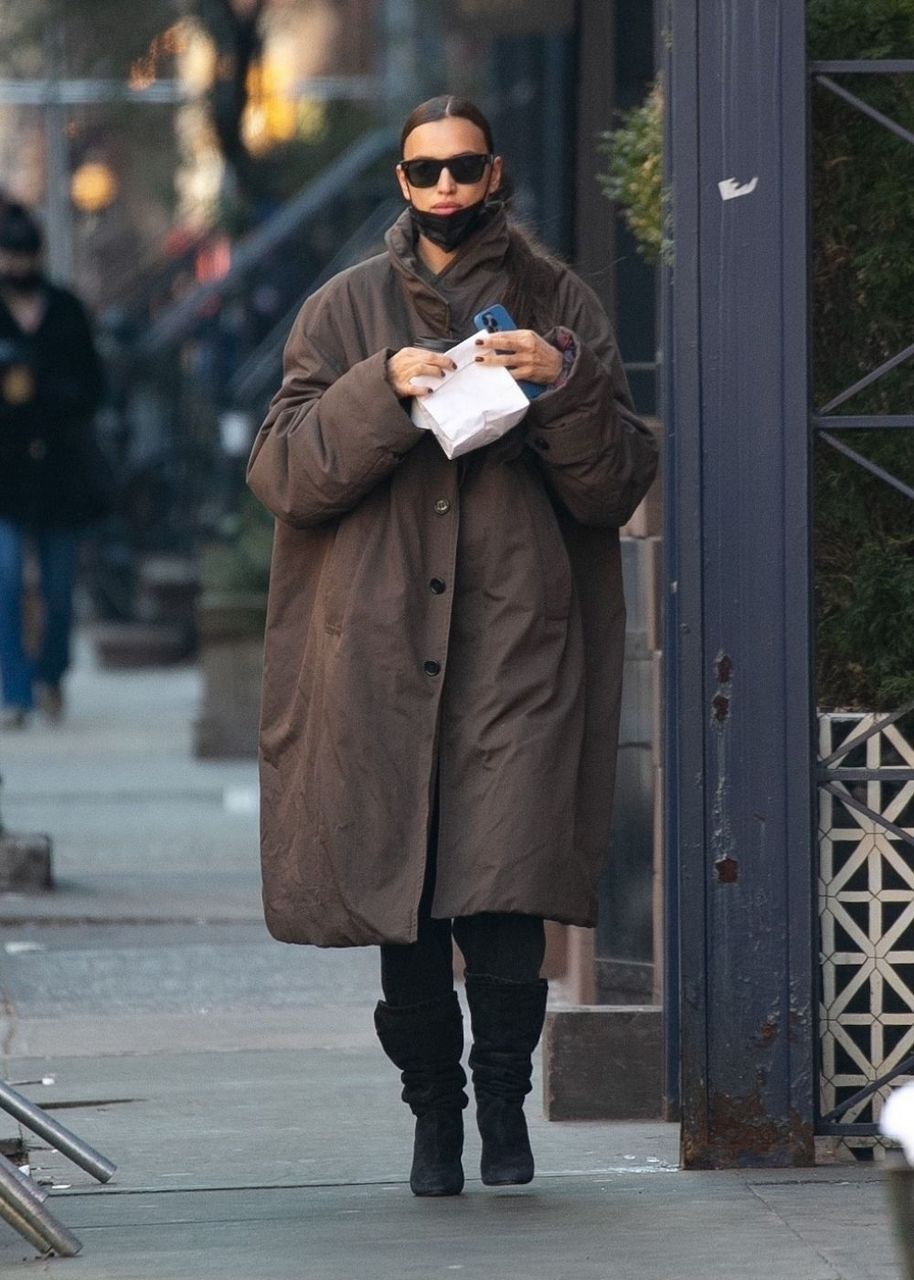 Irina Shayk Out For Coffee And Breakfast New York