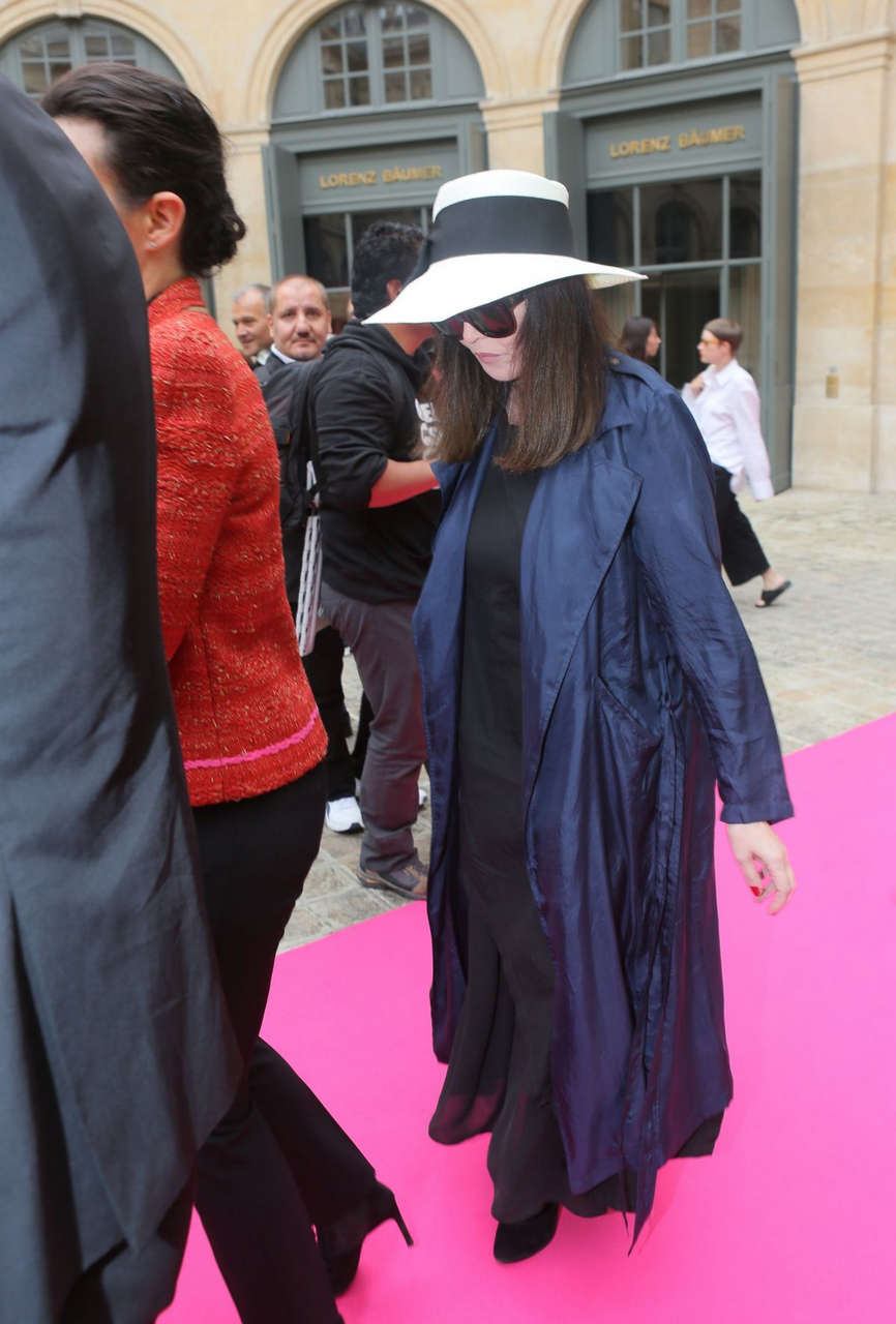 Isabelle Adjani Schiaparelli Haute Couture Fashion Show Paris