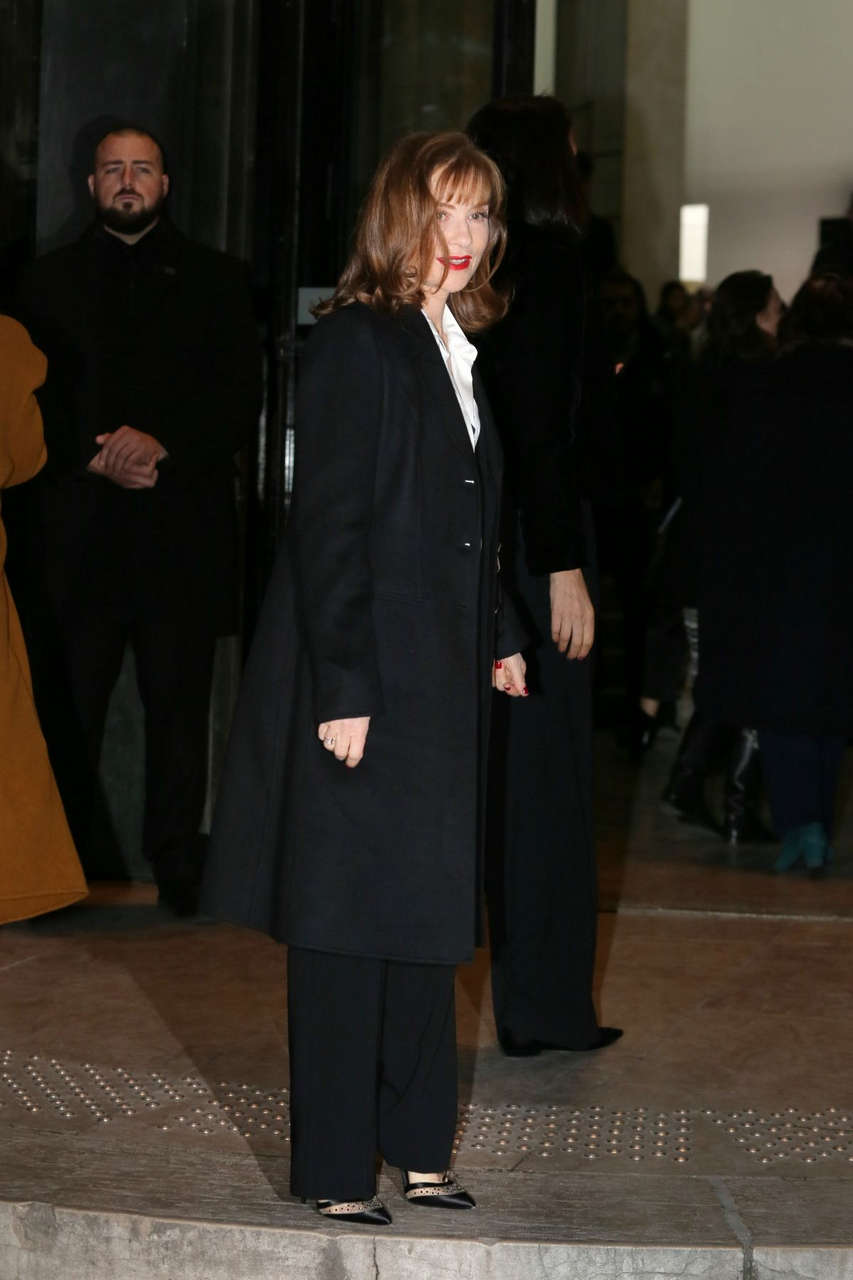 Isabelle Huppert Arrives Giorgio Armani Prive Haute Couture 2016 Fashion Show Paris