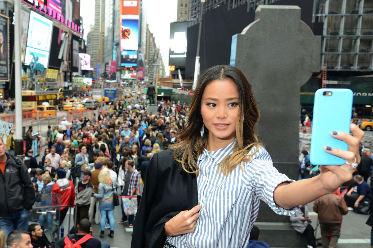Jamie Chung Old Navys 20th Birthday Selfiebration Times Square New York