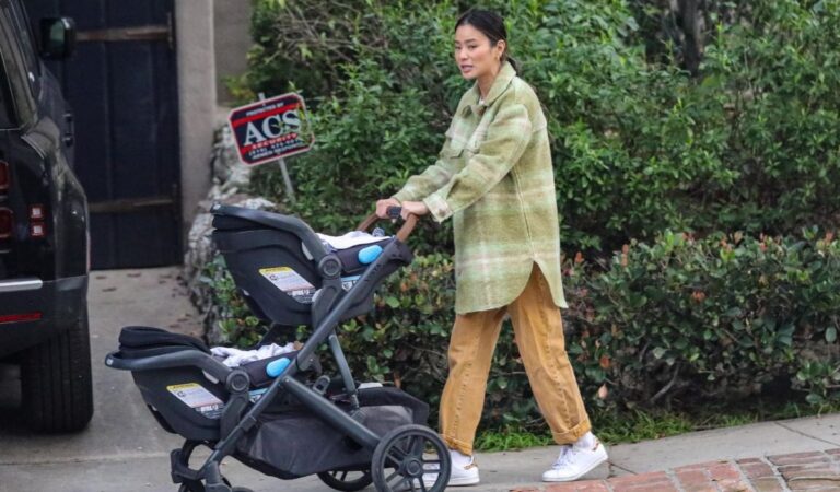 Jamie Chung Out With Her Babys Griffith Park Los Feliz (7 photos)