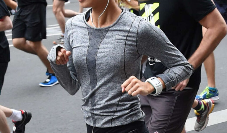 Jamie Chung Running Nike 10km Paris Centre Marathon (24 photos)