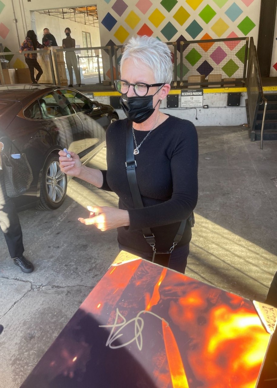 Jamie Lee Curtis Signs For Fans An Event Los Angeles
